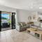 Cairns Penthouse - Private Rooftop Outdoor Gym, Spa & TV Area with Sunset & Mountain Views