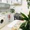 Spacious Flat-No Air Condition but has ceiling fans and central Heating