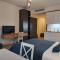 Studio with pool and sea view - Batumi