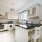 4 bdr villa with huge patio area and walking distance to beach