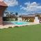 4 bdr villa with huge patio area and walking distance to beach