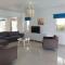 4 bdr villa with huge patio area and walking distance to beach