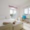 4 bdr villa with huge patio area and walking distance to beach