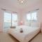 4 bdr villa with huge patio area and walking distance to beach