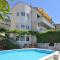 Geräumiges Ferienhaus In Omiš Mit Privatem Pool