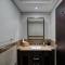 Spacious 1B with Balcony Overlooking City Views - Dubaj