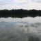 "Goldenes Haus am See mit Boot"
