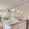 2 Mi to Rainbow Springs Home with Hot Tub! - دونيلون