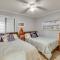 Balcony with Ocean Views Carolina Beach Condo! - كارولينا بيتش