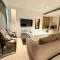Luxe jacuzzi studio key 2