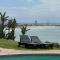Ocean Daze Brookes Hill Suites - Beachfront Spot