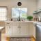 Updated Home with Private Deck, 1 Mi to Rose Bowl! - باسادينا