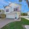 Griffins Island Getaway - Coastal Luxury with Private Pool Game Room Steps to Anna Maria Beaches - هولمز بيتش