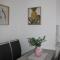 Leer, Haus Benefit