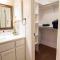 Ranch Glam Townhome with Indoor Fireplace - الباسو