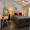 Stylish Escape 3BDRM with fireplace - الباسو