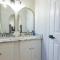 Stylish Escape 3BDRM with fireplace - الباسو