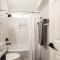 Stylish Escape 3BDRM with fireplace - الباسو
