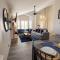 Stylish Escape 3BDRM with fireplace - الباسو