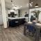 Stylish Escape 3BDRM with fireplace - الباسو