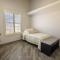 Stylish Escape 3BDRM with fireplace - الباسو