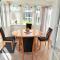 Luton Lodge - Newly Refurbished, Ideal for Short Stay , 5 mints To Luton Airport , Train Station, Town Centre , Free off street Parking