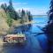 Water view farmhouse walk to beach and coffee - Vashon