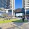 View Avenue - By the Beach & Esplanade with Hot Tub