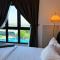 Splash Mania Waterpark Air-Con Suite with Bue Pool VIEW - Banting
