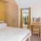 Whittonlodge sleeps28 Hottub pool table
