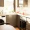 Cosy 2 Bedroom Apartment - Free Parking, Fast WiFi and Smart TV by Yoko Property - Banbury