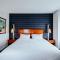 DoubleTree Suites by Hilton Hotel & Conference Center Chicago-Downers Grove
