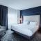 DoubleTree Suites by Hilton Hotel & Conference Center Chicago-Downers Grove