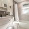 Classic 4BR Bowery Hill Gem Near Top Spots - أوماها