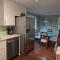 Modern Vast Southern Home with Pool Near Shops - Мемфис