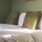 Modern 2 Bed Apartment in Hillsborough with FREE Secure Parking - Hosted by Stay Host Save - Hillsborough