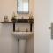 Modern 2 Bed Apartment in Hillsborough with FREE Secure Parking - Hosted by Stay Host Save - Hillsborough