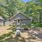 Dog-Friendly Idyllic Lakefront Home