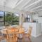 Captains Bach at Cooks - Upstairs Holiday Unit - Cooks Beach