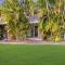 Relaxing Townhouse Steps from Hervey Bay Beach Relaxing Townhouse Steps from Hervey Bay Beach