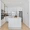 Bright and Spacious 2BR with Pool and Gym Access - 迪拜