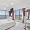 Bright and Spacious 2BR with Pool and Gym Access - 迪拜