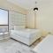 Bright and Spacious 2BR with Pool and Gym Access - 迪拜