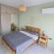 Bohemian Style 1 Bed Apartment 1 KM to Sandy Beach