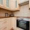 Spacious Apartment with Parking and Balcony by Noclegi Renters - Warszawa