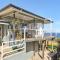 Salt & Peppermint - Beachfront Escape with Stunning Views