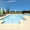 La Petite Grange gîte climatisé plain-pied 3 chambres 5 personnes 2 toilettes, parking, WIFI, piscine dété chauffée à partager, Animaux acceptés Gîte en pleine nature