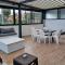 Super Luks, Denize 100 Metre, Ruya Evi 1