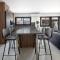 Urban Condo 33 with Veranda - 2 Bdr