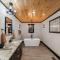 Honeybear Hideaways - Luxurious Modern 7BR Cabin with Indoor Pool, Game Room, Hot Tub & Fireplace - 赛维尔维尔